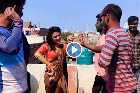 Sexy bhabhi offers chut on holi celebration